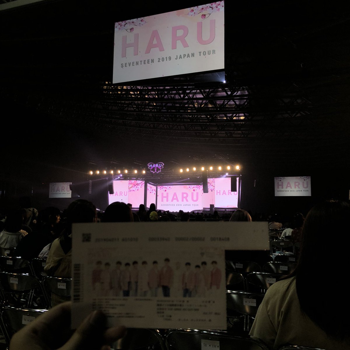 _Everythiiiiing's tweet photo. SEVENTEEN 2019 JAPAN TOUR “HARU” CHIBA DAY 1 ✔️✅🙌🏼🤩✨💎
New memories made with @pledis_17 🥰
#SEVENTEEN #SEVENTEENHARUTOUR #HARUTOUR #SEVENTEENINJAPAN #SEVENTEENHARUTOURINJAPAN #MAKUHARI #MAKUHARIDAY1 #SVT https://t.co/b2i3R75E6I