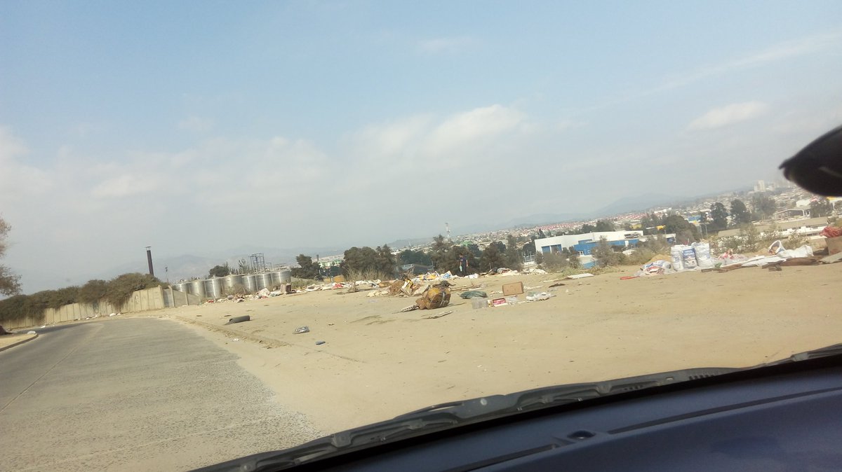 quilpueengenera's tweet photo. Triste imagen a un costado del cementerio de #quilpue basurales en alrededores ni un respeto por los deudos favor las autoridades hagan algo ademas el exceso de velocidad es terrible la gente sucia se paso favor ayuden  rt @Carabdechile @renzoaranda @c_cardenass @bellotocomuna https://t.co/pjX17Umkon
