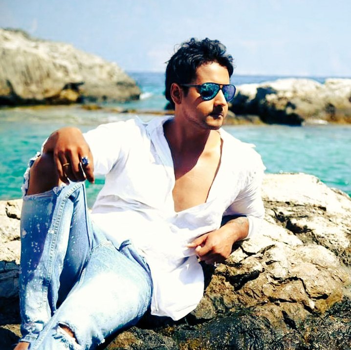 Moumita90583484's tweet photo. Days,Months,Years can be changed; a person can easily be changed.But memory can neither be changed nor be faded. It remains in hearts.❤
#ThikEmonEbhabe favourite 4evr.
#4thSep memorable 4evr.❤
GoodMorning @Yash_Dasgupta 
Ve an enjoyable weekend.
@YashhD_FC https://t.co/tcMwrNXUsW