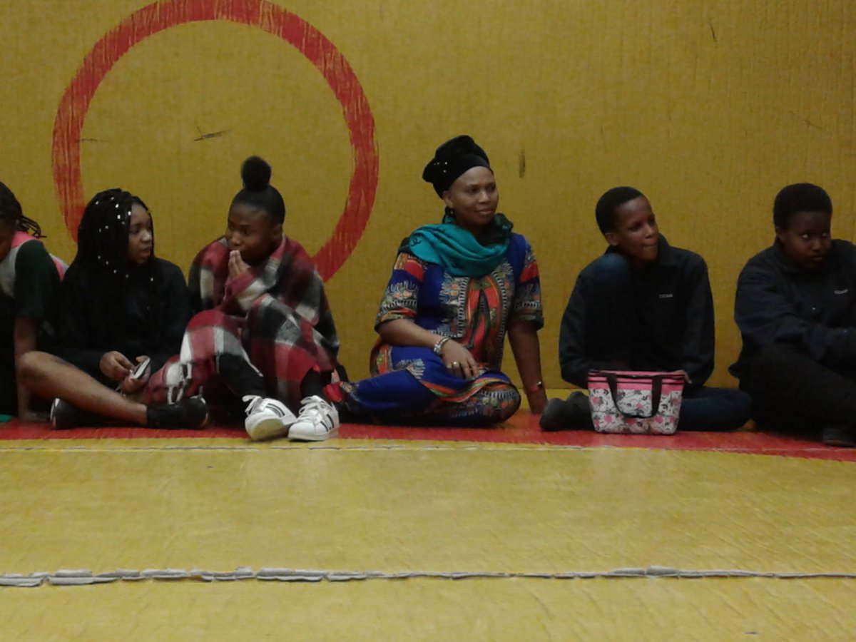 Yvonne Katchunga@Téé tweet media