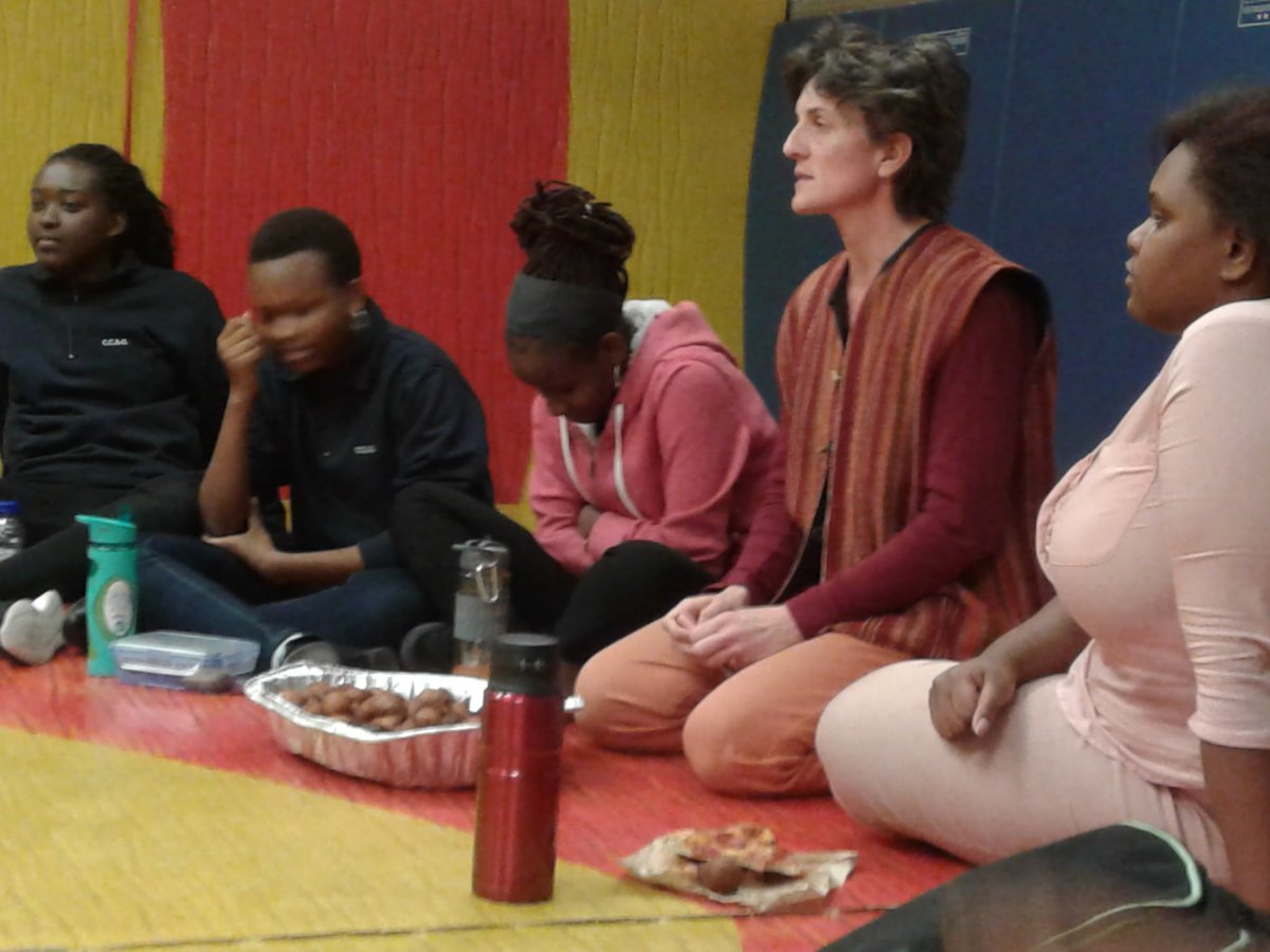 Yvonne Katchunga@Téé tweet media