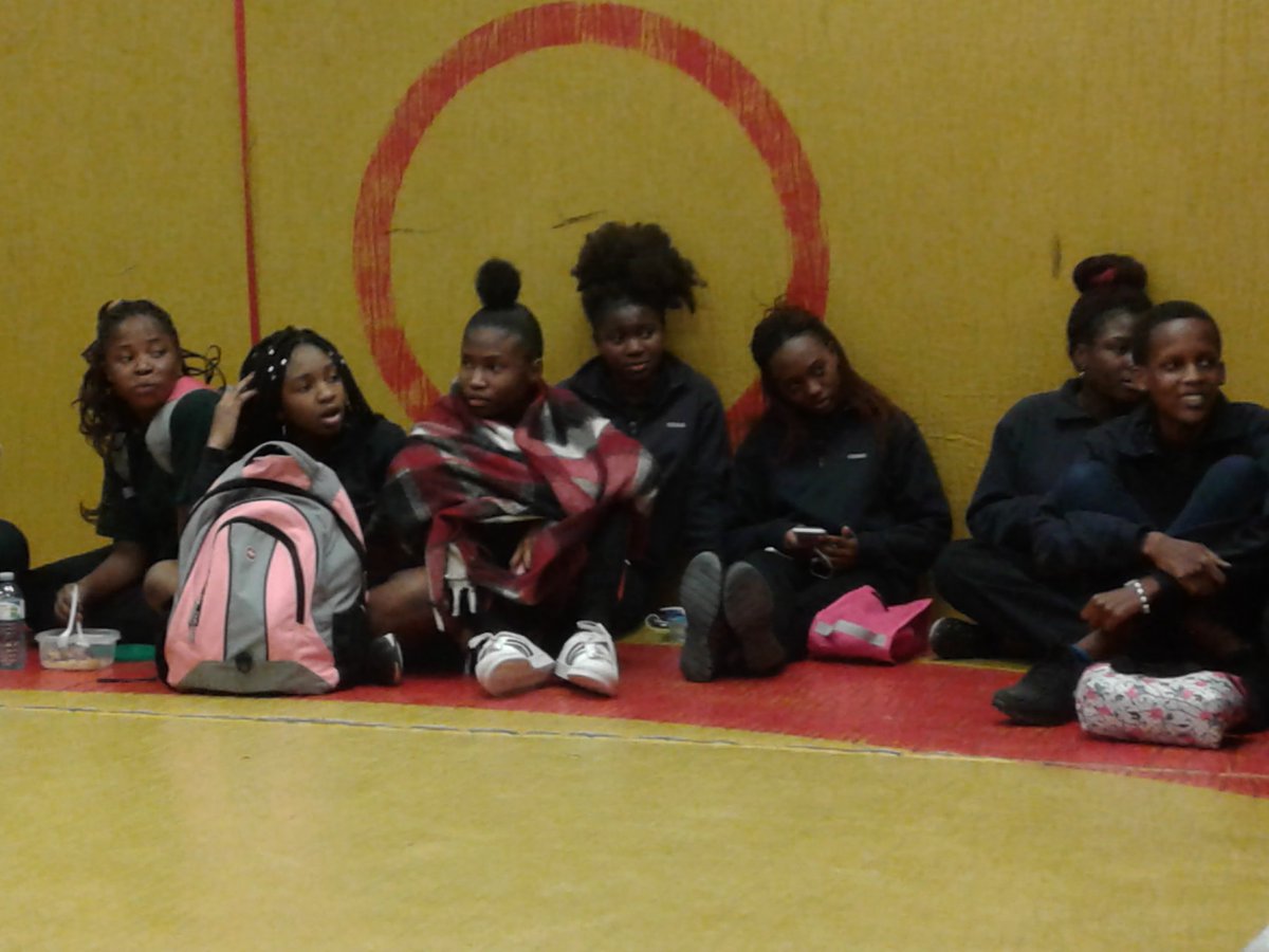 Yvonne Katchunga@Téé tweet media