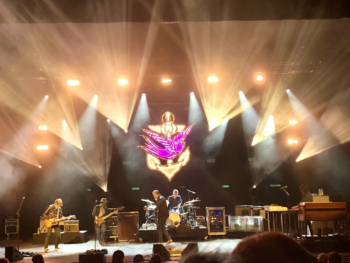TraciSchuler's tweet photo. what a great show 🤘🏻 #jasonisbellandthe400unit  #iroquoisamphitheater #louisvillekentucky https://t.co/Rw8GfzID4w