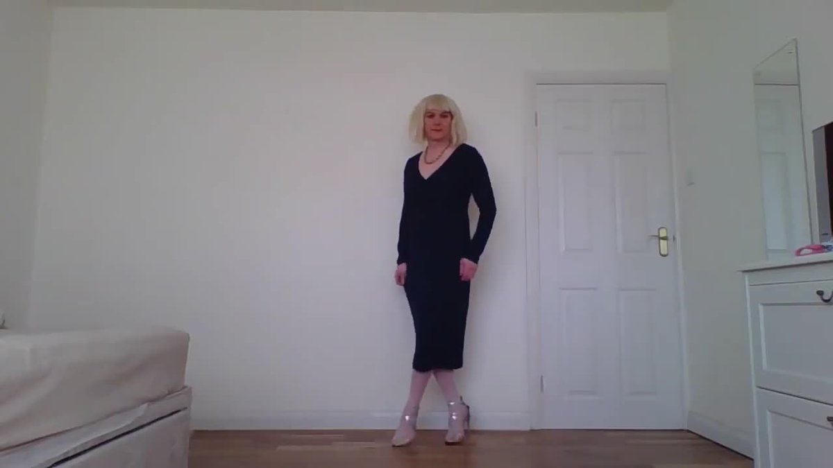 TomHHHH's tweet image. Blue evening dress dlvr.it/R398QN