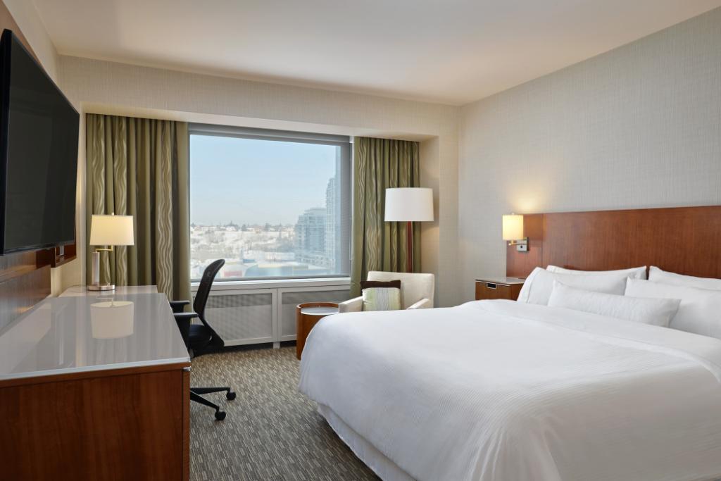 WestinCalgary's tweet image. Quality sleep will keep you stay right on track for race day! Dream away in our #heavenly bed so you can meet your running day head-on! Rates from 139 to 169 CAD/night west.tn/2U4tWQh #calgarymarathon #runcalgary
