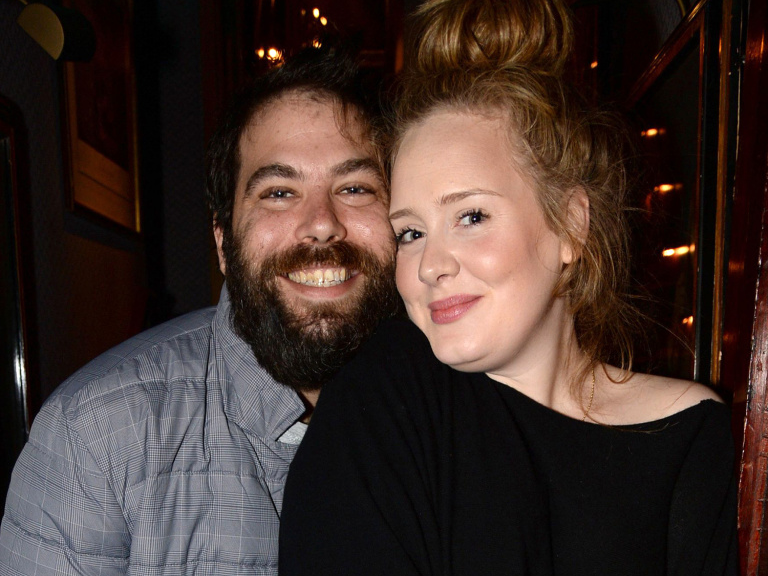 frozencastmedia's tweet photo. Adele reportedly split with her husband Simon Konecki after seven years of marriage.
(📷: REX) #adele #divorces #konecki https://t.co/eqfyuj46H7