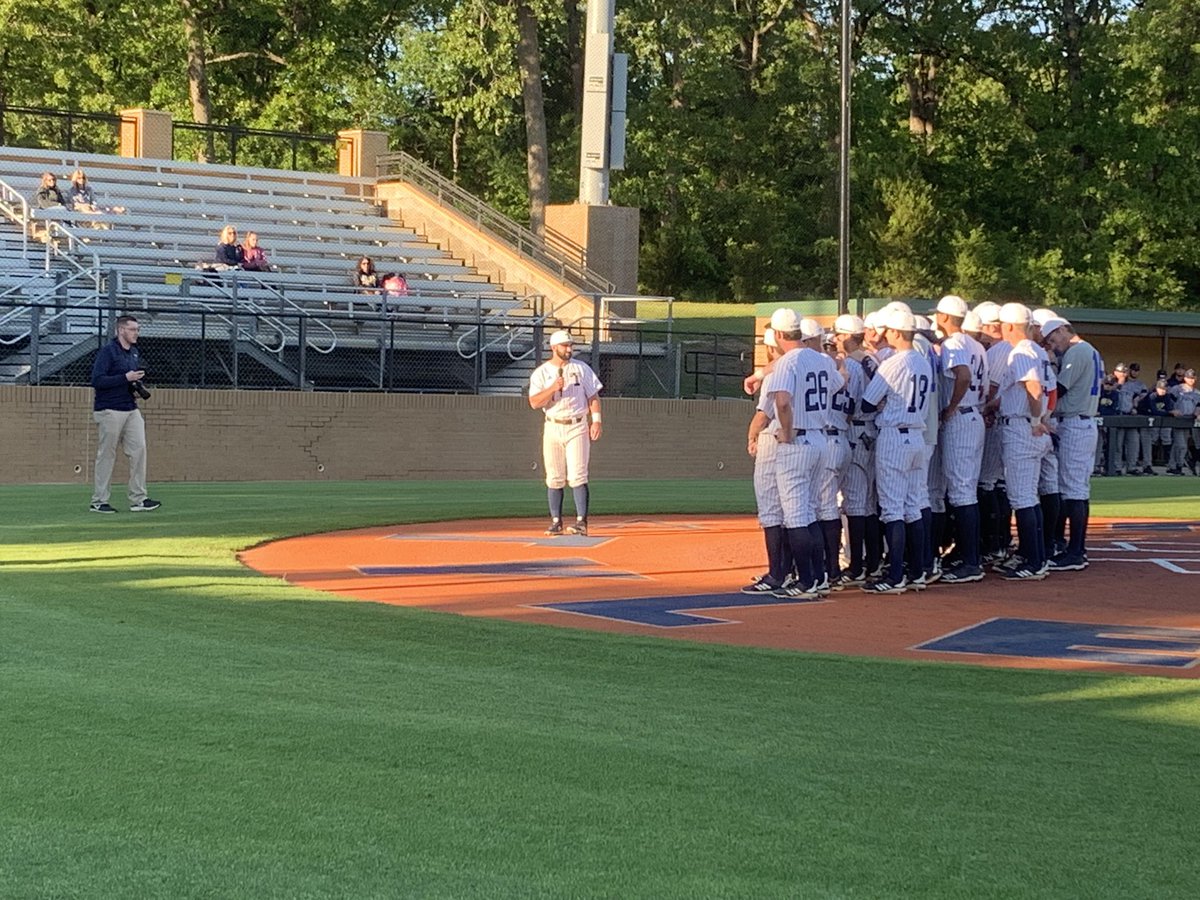 robertbardin's tweet photo. @uttylerbaseball 2019 Issac Tijerina Award recipient - @burnsjosh1. May all that @tijerina18 embodied - love &amp; respect for the game, being a great teammate &amp; the faith he had in God - drive us to make an impact in the lives of others every day. @SwingIt18 #Psalm18:1  #SwingIt https://t.co/H4Cp4eDLkh