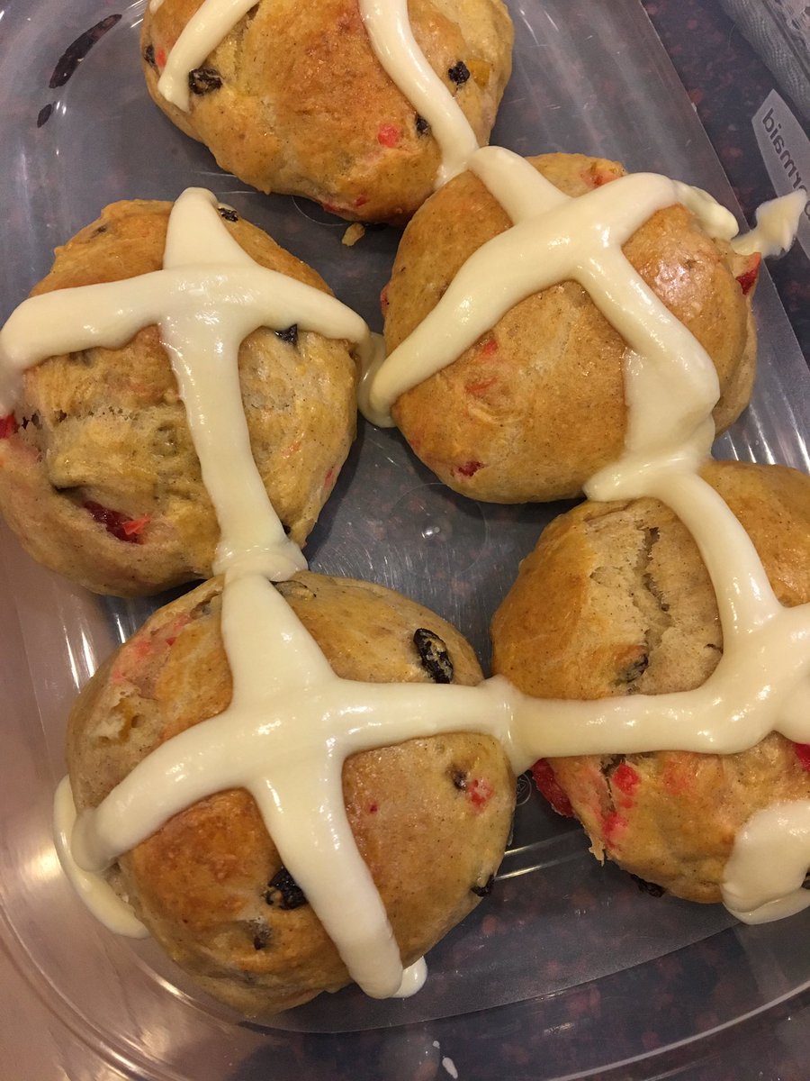 QueenieFrancie's tweet photo. #Breadin5 #HotCrossBuns #GoodFriday @Breadin5 https://t.co/7uR6SLj50H