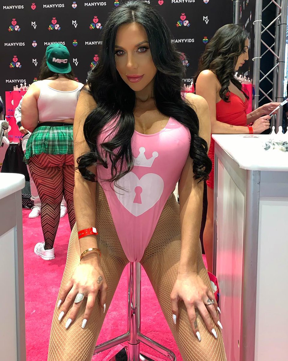 #FlashbackFriday @TheJaclynTaylor at @AEexpo .. 