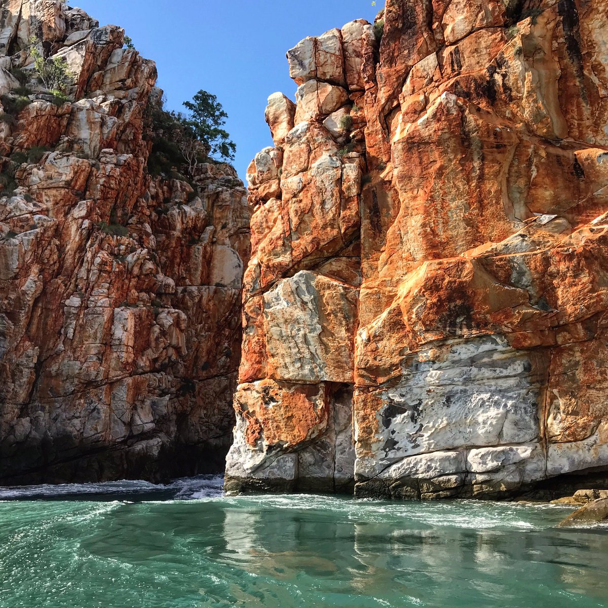 Approaching the horizontal falls.
#inlandsea #kimberley #coast