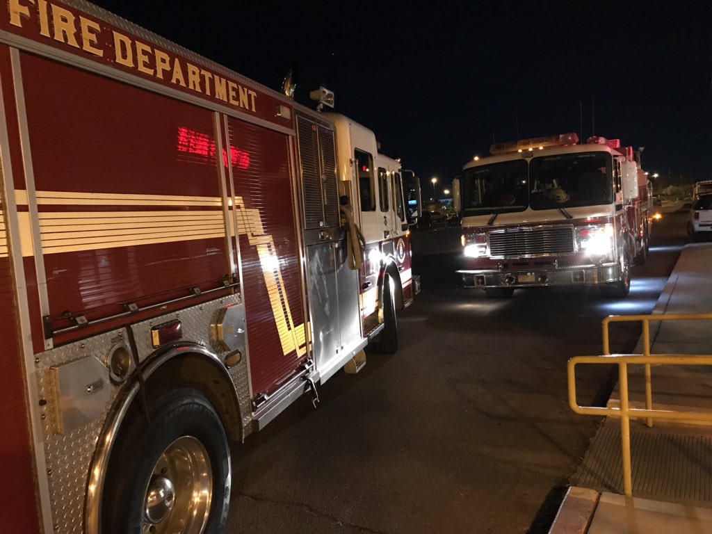 spencerjblake's tweet photo. Meanwhile, there are plenty of firefighters and law enforcement officers at County tonight. Several firefighters lined the breezeway as two of their comrades were wheeled in.
#azfamily https://t.co/lvg9xNzP38