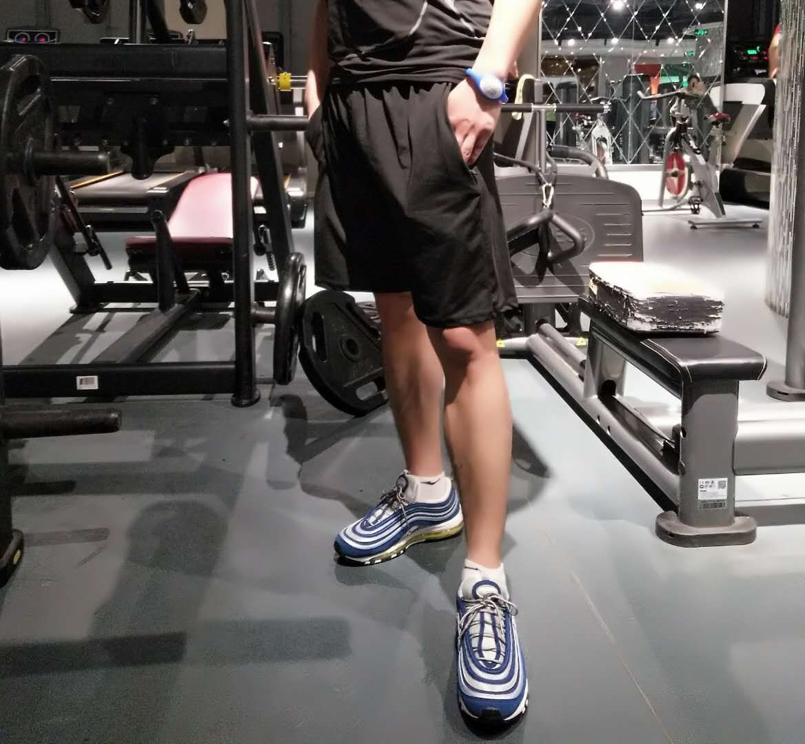 jeybb3's tweet photo. 健身房走起 https://t.co/WiBP85Z8hM