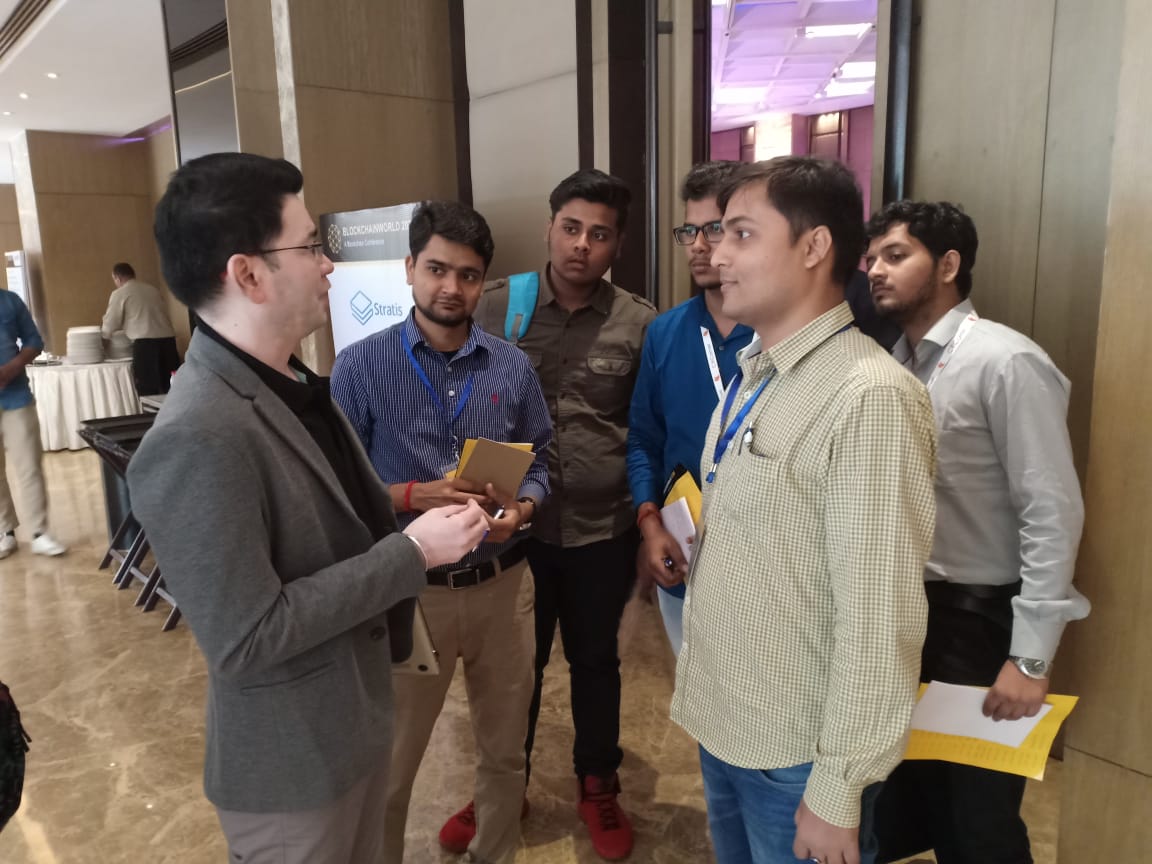 Attendees catching up with <a href="/automationnext/">Ritesh Modi</a> out in the hall at #BlockchainWorld2030 for discussing further about #Blockchain concepts. 
blockchainworld2030.com cc: <a href="/lalitbansal81/">Lalit Bansal</a> <a href="/mcbeniwal/">Mahesh Chand</a>