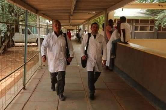 Creemos en el poder de la Solidaridad.
Nuestros colegas deben de ser regresados ya. Cuba los espera.
#CubaEsSalud
#Cuba   #Cubacoopera
<a href="/CubacooperaCu/">Cubacoopera</a>