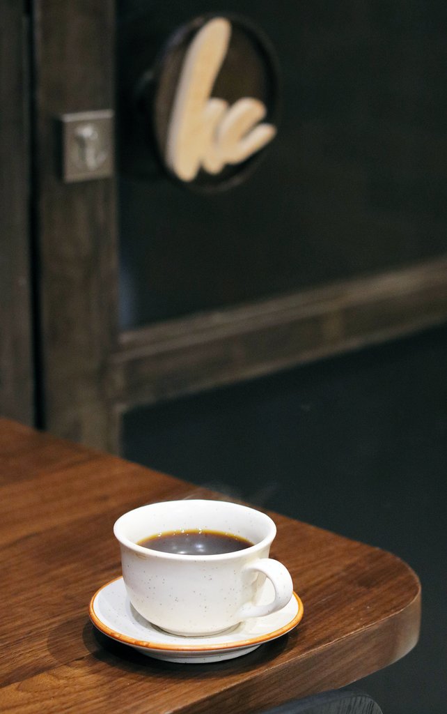 ExploreWithRoy's tweet photo. बस थोड़ी सी कॉफी। ☕💕
#SaturdayMorningLive #saturday #coffee #kaffacerrado #delhidiaries #CapturedOnCanon @Canon_India @incredibleindia https://t.co/vTNjI4ecup