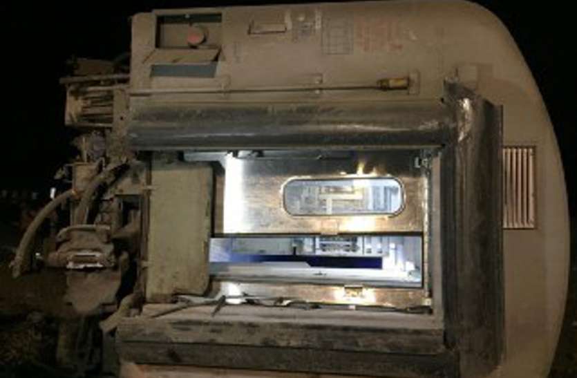 sharma26592's tweet image. #PoorvaExpress #Kanpur कानपुर में तेज धमाके के साथ दो हिस्सों में बंटी पूर्वा एक्सप्रेस @KanpurPolice @CMyogiclub @MurliManoharJoshi