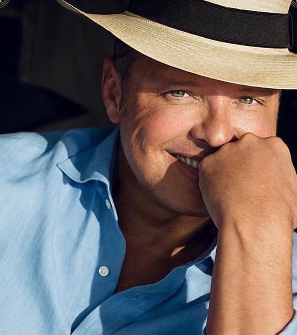 And my biggest male crush is turning 49 today! Happy Birthday Luis Miguel. My baby!     