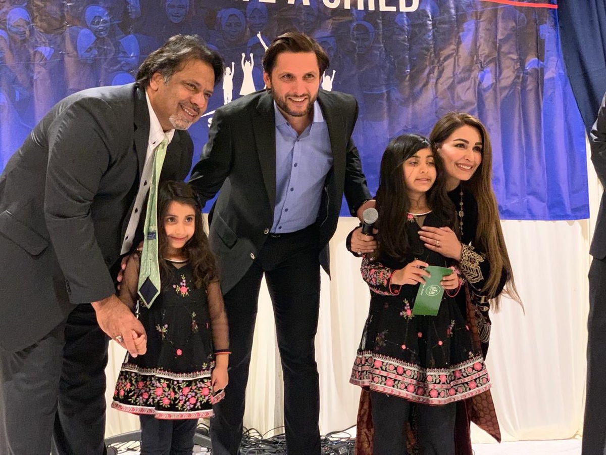 SAfridiOfficial's tweet photo. Thank you #Chicago. You hit a six of hope for our #daughters. Great support for the initiative of:
تعلیم ہو گی عام، ھر بیٹی کے نام.

The #SAFschools will make a difference with your support as together we are #HopeNotOut. https://t.co/hWjwOqJ811