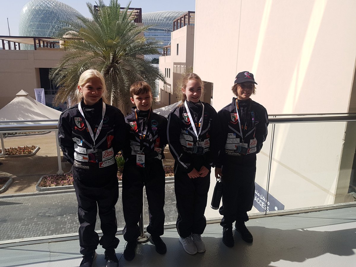 DESSyear6's tweet image. Neon Knights at the National Final! Good luck! #dess_yearsix #formulaethara