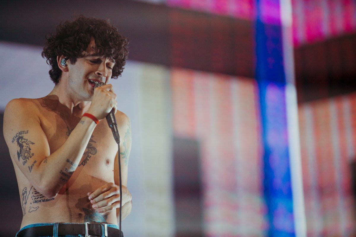 coachella's tweet photo. Love it @the1975 https://t.co/QMz5JCxsMD