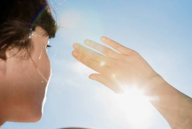 Sun Exposure and Facial Plastic Surgery - Side Effects, Scarring, Damage" ow.ly/GwAz307E7bd #plasticsurgery #sundamage