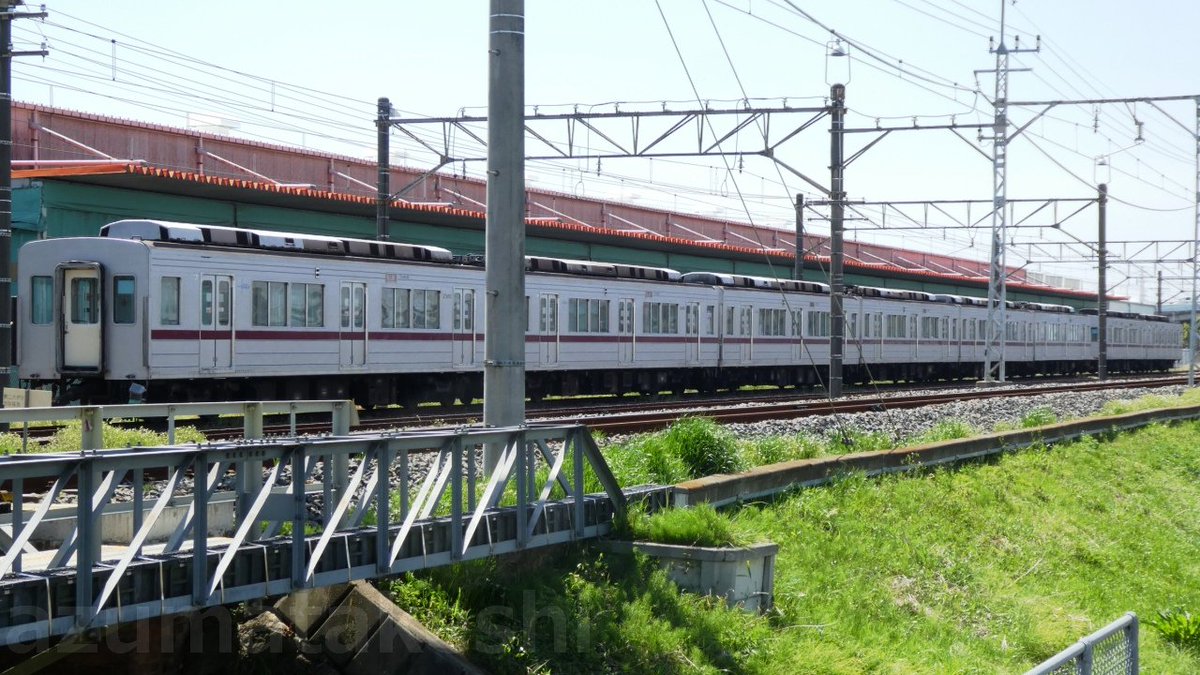 azumatakeshi's tweet photo. 【渡瀬北(北館林) 21808F中間車 残り2両まで解体済、先に21852F中間車 解体開始!】
今年廃車回送された21851F、21808F、21852F、21805F 4編成の中間車 留置・解体
https://t.co/O1Kqx3g1ub
#東武 #20000系 #20050系 #21851F #21808F #21852F #21805F #解体 https://t.co/zYy9AT9nXy