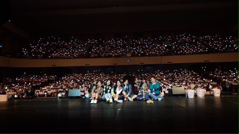 naeun_twts's tweet photo. Happy 8th anniversary my forever loves 💝💝 let's go to 18th years more
#에핑은여덟살 #8YearsWithApink #Apink_8th_Anniversary #빛나는_여섯별_빛나는_8주녀 https://t.co/ciVY70zL2k