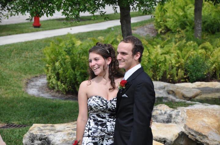 katethegreat_xo's tweet photo. Maybe Prom Night? Maybe dancing?
Don’t stop looking in my eyes....
#seventeen #2months #OnCloudCline https://t.co/kSHi1FnTpf