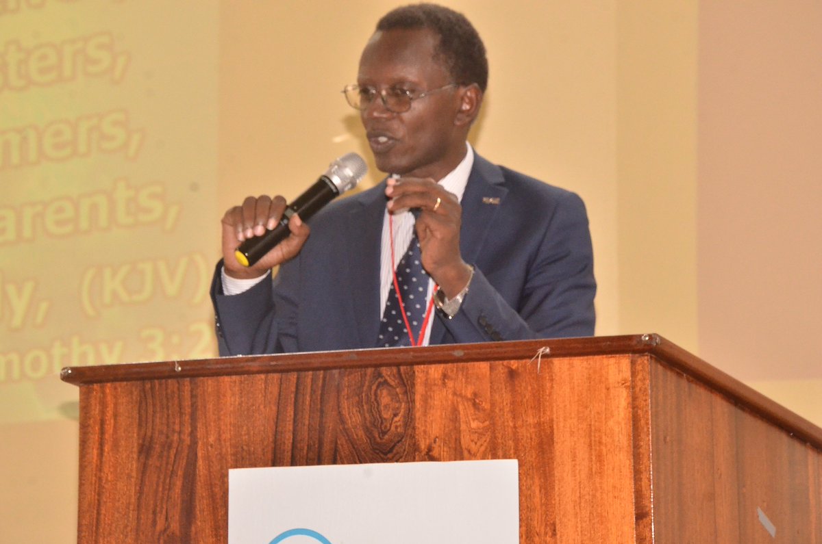 Icmda2's tweet photo. Dr.Rutayisire Antoine taking us through: The role of a health care provider in a changing world. #ICMDAEAC2019 https://t.co/YOyq4Dh8GW