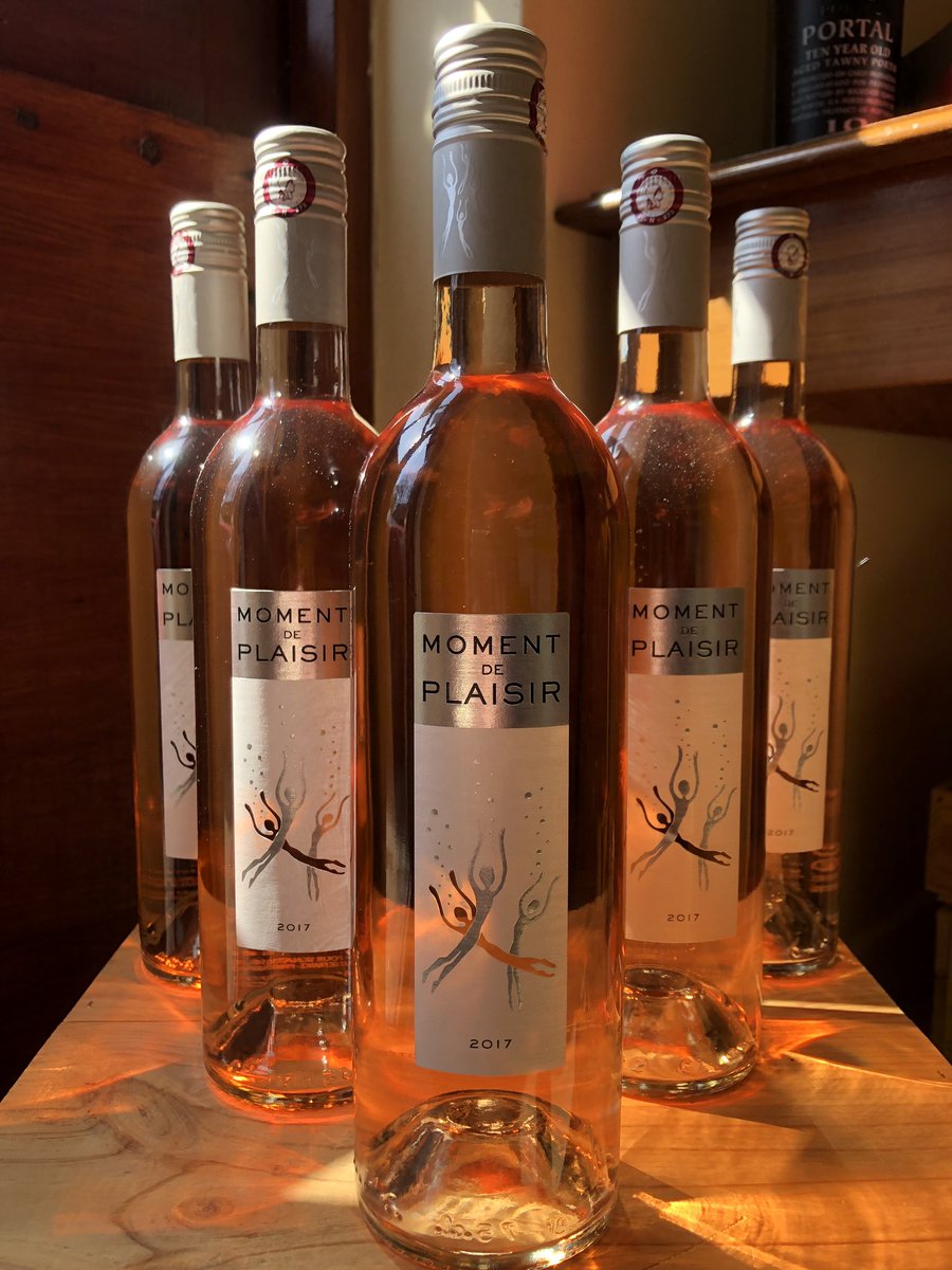 Everyone is stocking up on Moment de Plaisir today💗💗💗
#rosé #EasterSaturday #sunnyday #wineshop #yattendon #westberkshire