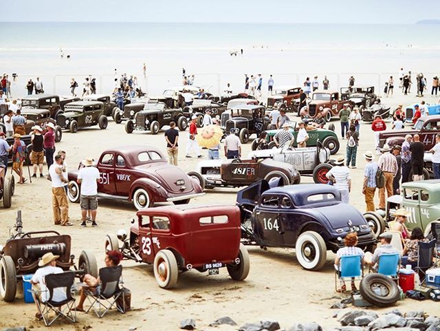 Hot Rod Races at Pendine Sands, by photographer @simon_burch_23 - winner of This years AOP award. 
Check out his other photos - he clearly has a penchant for auto culture 👍. FYI - Pendine Sands in Wales has been an historic location for car and motor… bit.ly/2IKkZ7S
