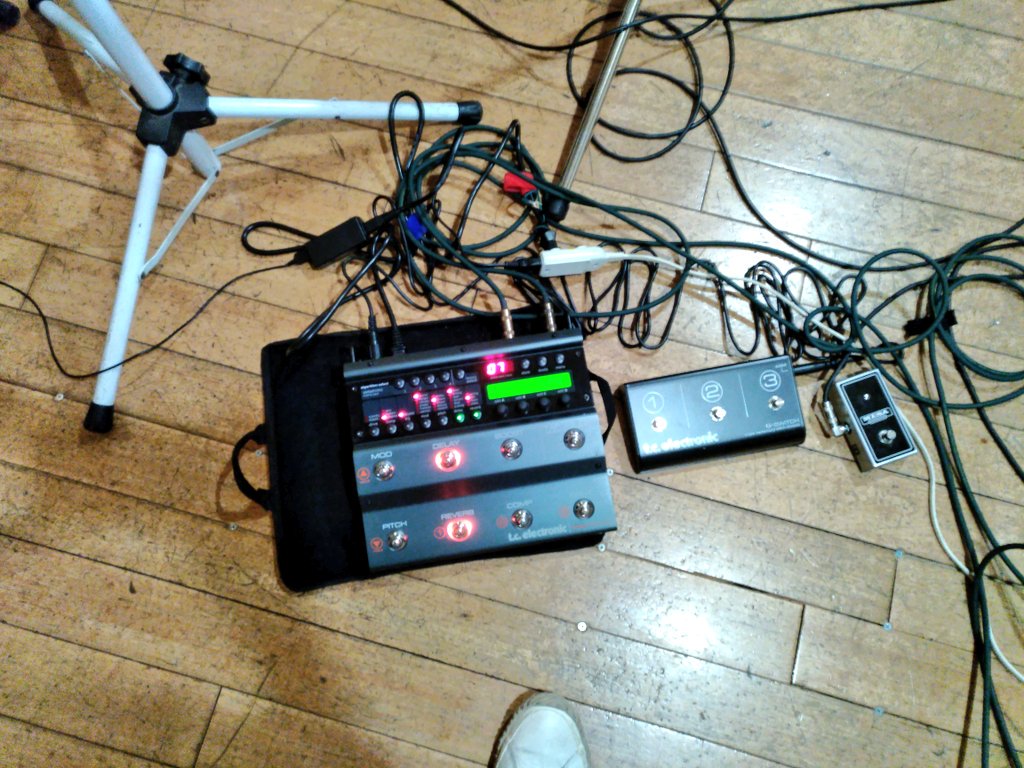rg2550egb's tweet photo. 病み上がりスタジオ!真空管交換でレクチの音返ってきた!
#mesaboogie #schector #novasystem https://t.co/RNtDZCOfNG