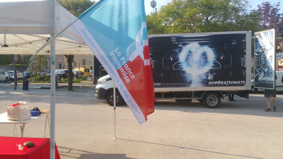 Insoumis_es12em's tweet photo. On se met en place à Pierre Bénite pour l' #holovan ! #operation471 https://t.co/bYFjqcv6Vs