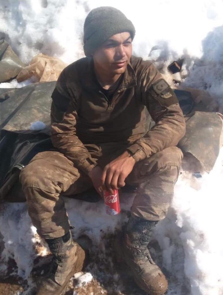 erhan_kuscu's tweet photo. Irak sınırında teröristlerle çıkan çatışmada Akkuzulu mahallemizden Yener Kırıkçı ve 3 askerimiz şehit,6 askeriz ise yaralannmıştır. Aziz şehitlerimize Allah’tan Rahmet,Ailelerine sabır ve başsağlığı yaralı askerlerimize Rabbimden acil şifalar diliyorum.Milletimizin başı sağolsun https://t.co/mgXXpMHuLJ