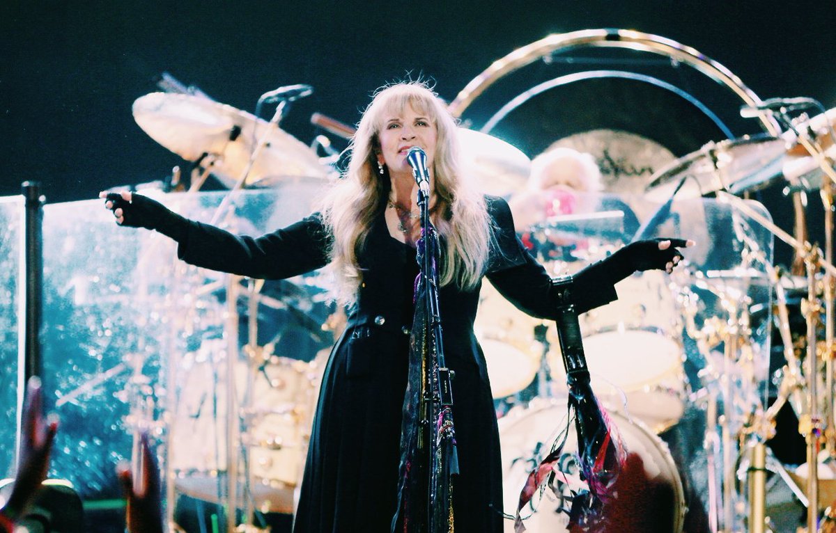 honestly, I love stevie nicks with my whole freaking heart