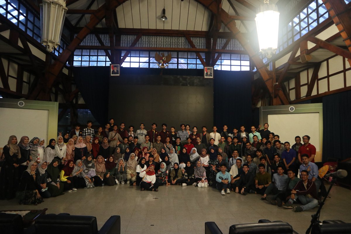 dies44ukm's tweet photo. [DOKUMENTASI UKM GATHERING]
Terimakasih kawan-kawan telah meramaikan acara temu alumni pada Jumat, 19 April 2019 di Aula Barat ITB kemarin. Simak keseruan mulai dari Penampilan Seni, Makan Bajamba, Sharing Session, Jamming Bareng, dan Foto Bersama !!😀 https://t.co/iR7BNlyN0z