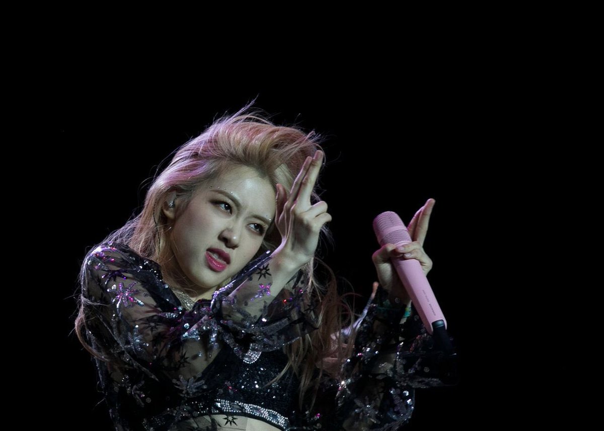 Roses stage. Rose Coachella.