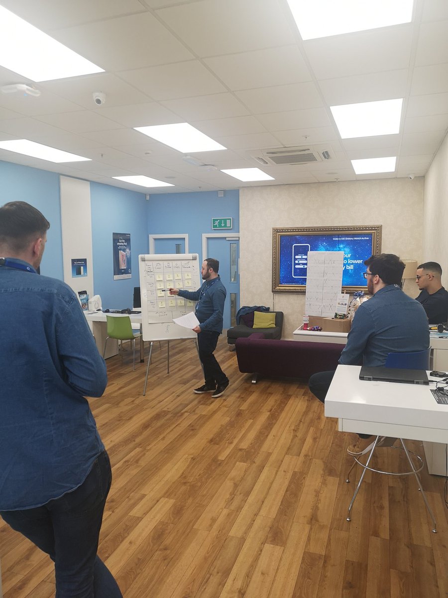 O2GuruLennySale's tweet photo. Training at Middleton this morning on the new @HuaweiMobile P30 Pro and how it compares against its competitors to start off our Saturday @O2GuruBarry #MIDTraining #BeTheExpert #HuaweiP30Pro #SaturdayMotivation #O2Middleton https://t.co/Y4kpgq9S9c