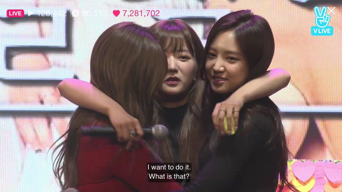 tfohayoung's tweet photo. apink: we don’t like cutesy stuff, can’t do aegyo, can’t kiss each other. we are not affectionate!!!
also apink: *loves back hugs and group hugs, wears couple rings, says “i love you” a lot
#8YearsWithApink https://t.co/bonFgUKvLt