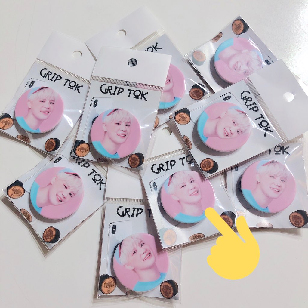 그립톡 갖고 싶어서 만들었는데 최소수량때문에 공구 진행하려고 합니다ㅣㅅㅎ 내일(일요일) 낮 샤탐에 공구폼 올리고 수량 찰 때까지 받을게요! 하나에 1800원이고 포장비랑 준등기비용은 1150원입니당🍒