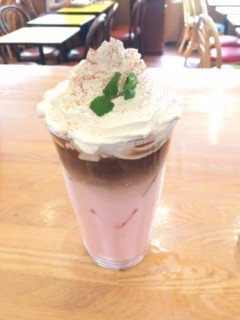 hatagaya_hotel's tweet photo. Strawberry flavor latte♪♫
Sakura cafe is 24 hours open
#sakuracafe #latte #24hoursopen https://t.co/nc1sFrPcZL