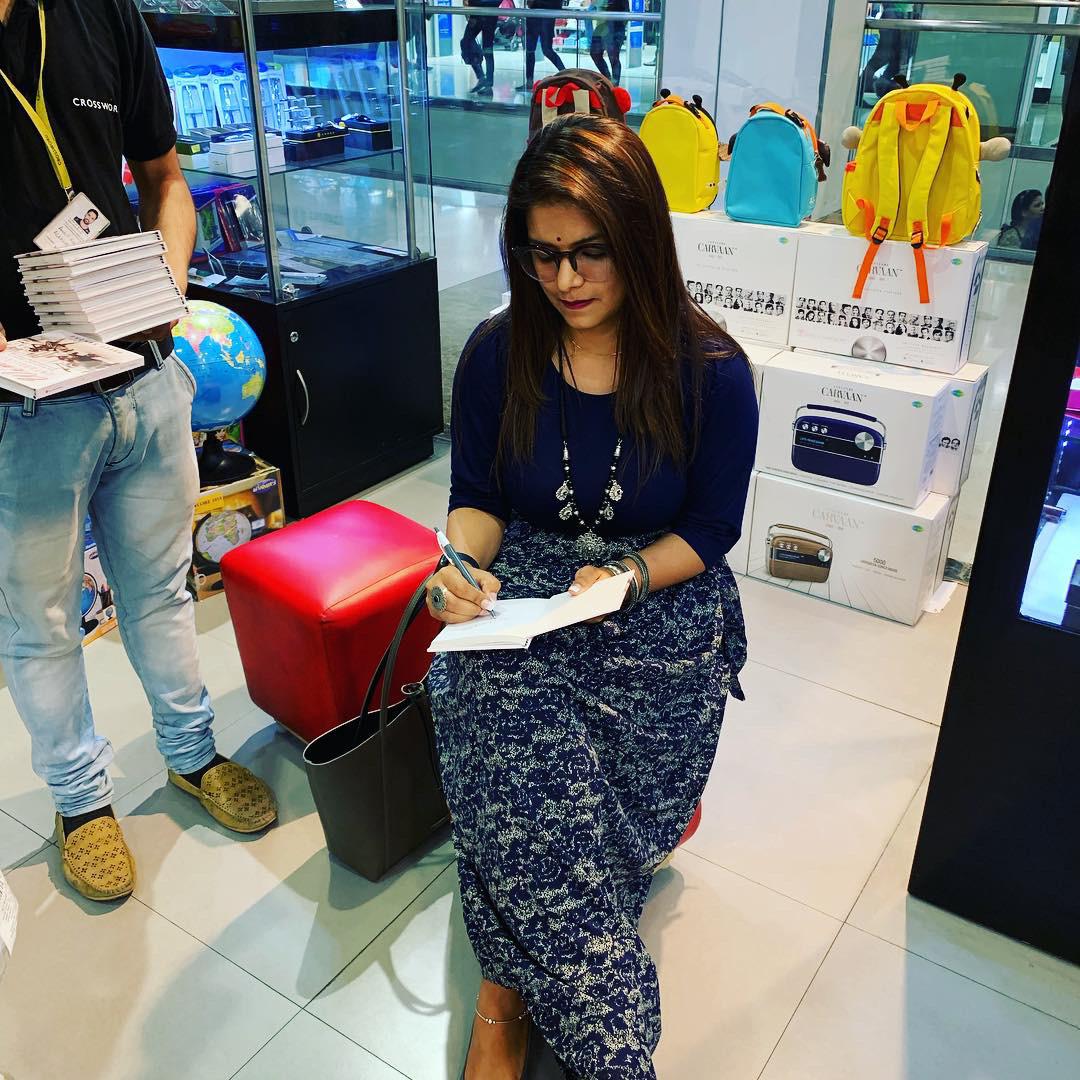 ipublish1's tweet photo. #BookSigining #AWomanUnparalleled #AuthorSigining #Noida #bookstagrammer #bookreview #booklover #booklove #books #bookstagram #booksofig #bookstag #bookworms #booktography #booklovers #bookquotes #bookclub #bookobsessed #bookaholic #bookish
https://t.co/8bbA2MqwnR https://t.co/gr7gX5bc08