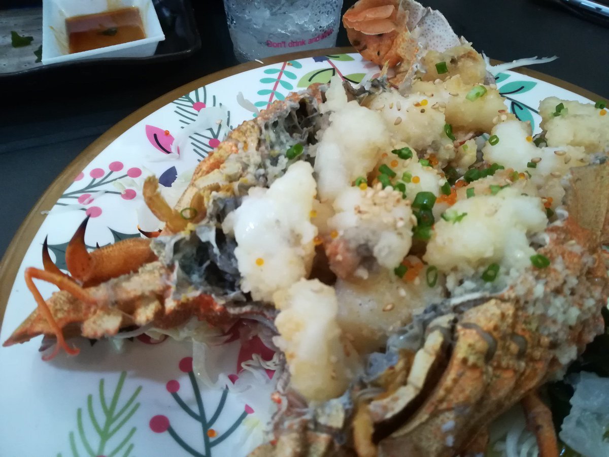 アオガチョウ ドリームコミッション受付中 焼きセミ海老いっちゃいました 焼きじゃなくてなんか揚げな気がするけど ヤシガニも食べたことないし興味もあるんだけどまだ見かけてないですねー