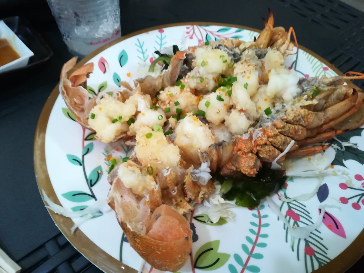 アオガチョウ クラファン企画進行中 焼きセミ海老いっちゃいました 焼きじゃなくてなんか揚げな気がするけど ヤシガニも 食べたことないし興味もあるんだけどまだ見かけてないですねー