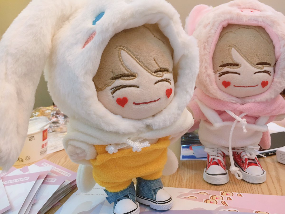 planet3423's tweet photo. Milkno is having fun in Jeno’s Birthday cafe.😆

#제노 #제노인형  #nct인형 #jeno
#jenodoll #nctdoll
#Happyjenoday https://t.co/edULXlIe03