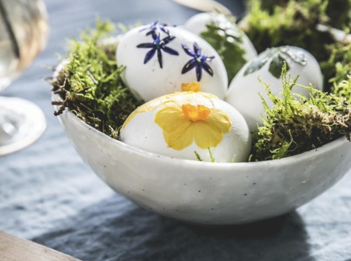 Ei, Ei, Ei was seh ich da – ein beklebtes Ostereier Paar. 
Beim Anblick der mit Blumen und Pflanzen verschönerten Eier macht das Suchen doch gleich viel mehr Spaß! 😍🐣🌺
ow.ly/9OHI50qB7XI