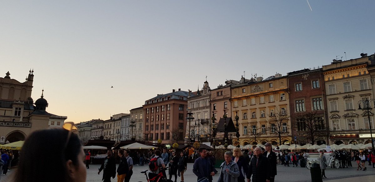 Mini vacanza a #Cracovia. Per visitare un centro storico patrimonio <a href="/UNESCO/">UNESCO 🏛️ #Education #Sciences #Culture 🇺🇳</a> e scoprire una città che, nonostante un passato drammatico,  è ora una vivace. accogliente, con #architetture importanti e giovane.