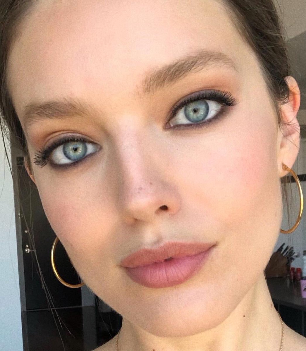 Emily DiDonato Source on Twitter: "#EmilyDiDonato filming a makeup tutorial for her YouTube channel! / Twitter