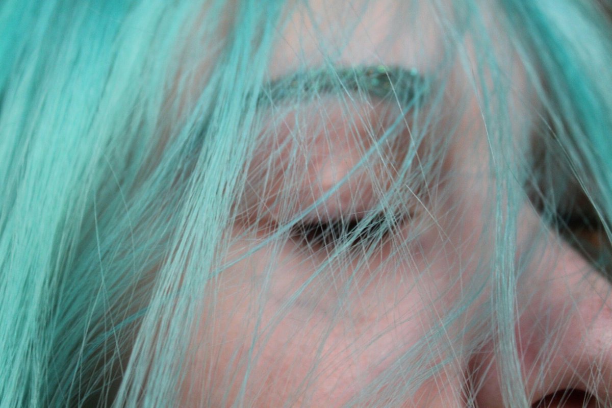 Мятная ава. Мятный цвет волос. Кнайт 80 тиффани блю. Мятный фон. Мятный цвет.