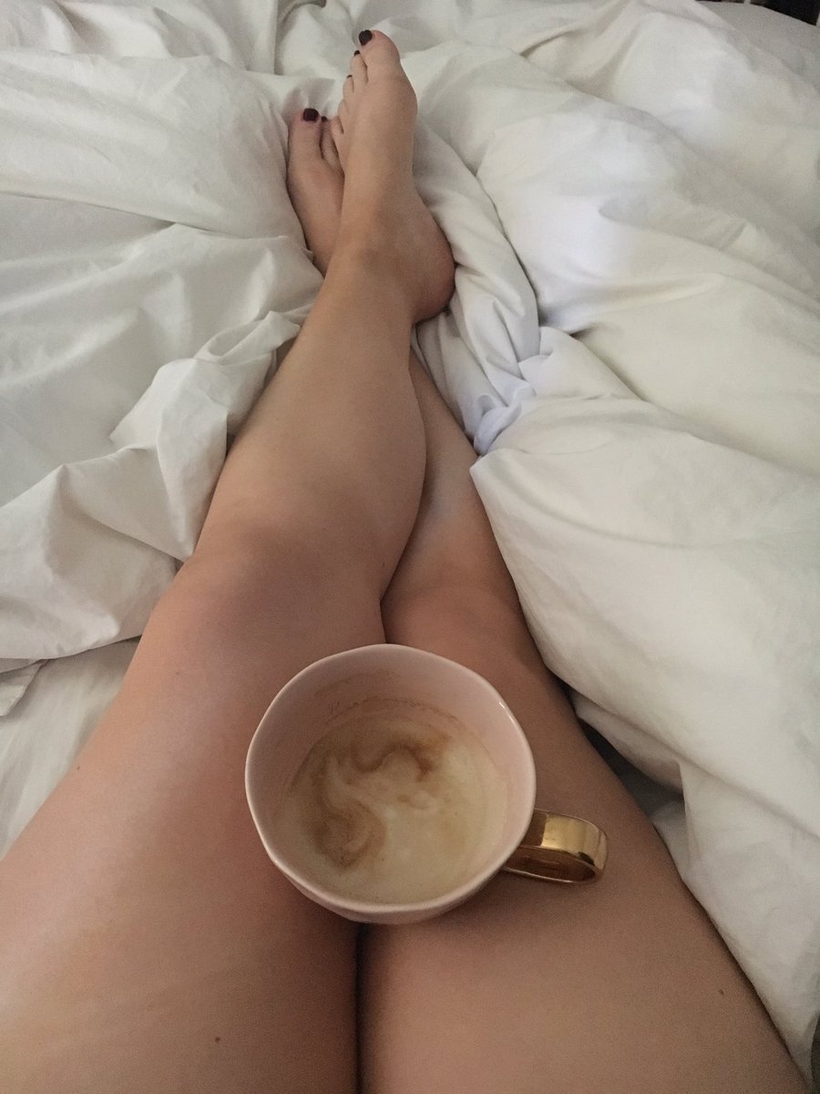 Cat_Cooper_'s tweet photo. Saturday morning position assumed
•
•
•
#saturday #eastersaturday #bed #messybed #legs #feet #toes #coffee #coffeegram #caffeine #cupojoe #saturdayfeels #morning #winehead #fragile #tender #datingover40 #onlinedating #datingapp #olderwomen #amwriting #memoir #nonfiction #love https://t.co/4QPAqo7doe